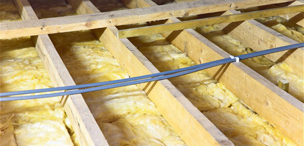 Zoldervloer isoleren met houten raamwerk